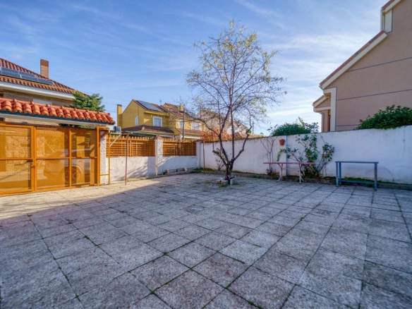 Chalet Independiente Pozuelo de Alarcon Patio