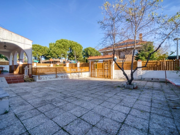 Chalet Independiente Pozuelo de Alarcon Patio