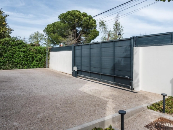 Chalet Independiente Villanueva de la Canada Entrada Garaje