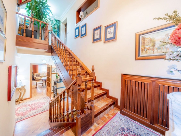 Chalet Independiente Villanueva de la Canada Escaleras