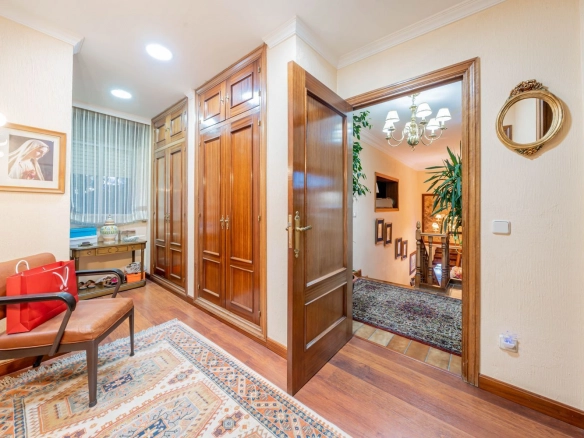 Chalet Independiente Villanueva de la Canada Pasillo