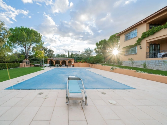 Chalet Independiente Villanueva de la Canada Piscina