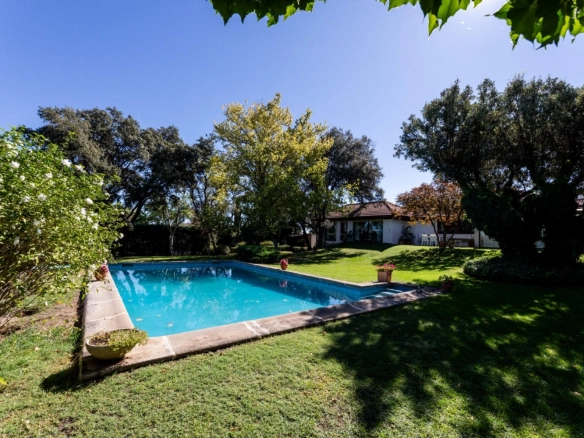 Chalet Independiente Villanueva de la Canada Piscina