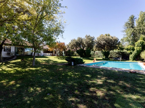 Chalet Independiente Villanueva de la Canada Piscina