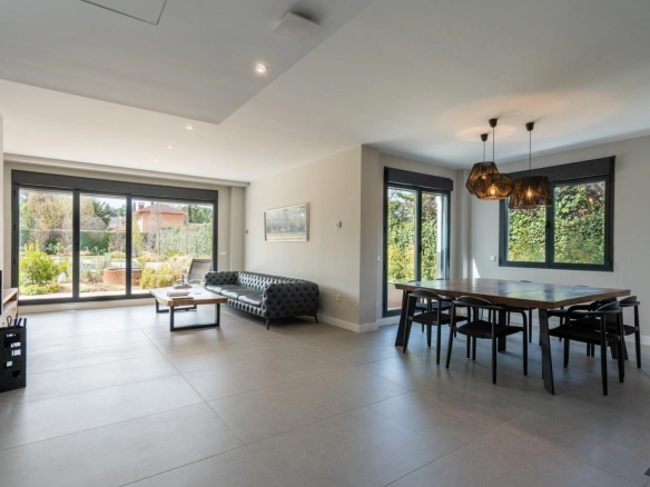 Chalet Independiente Villanueva de la Canada Salon