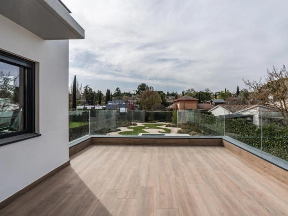 Chalet Independiente Villanueva de la Canada Terraza