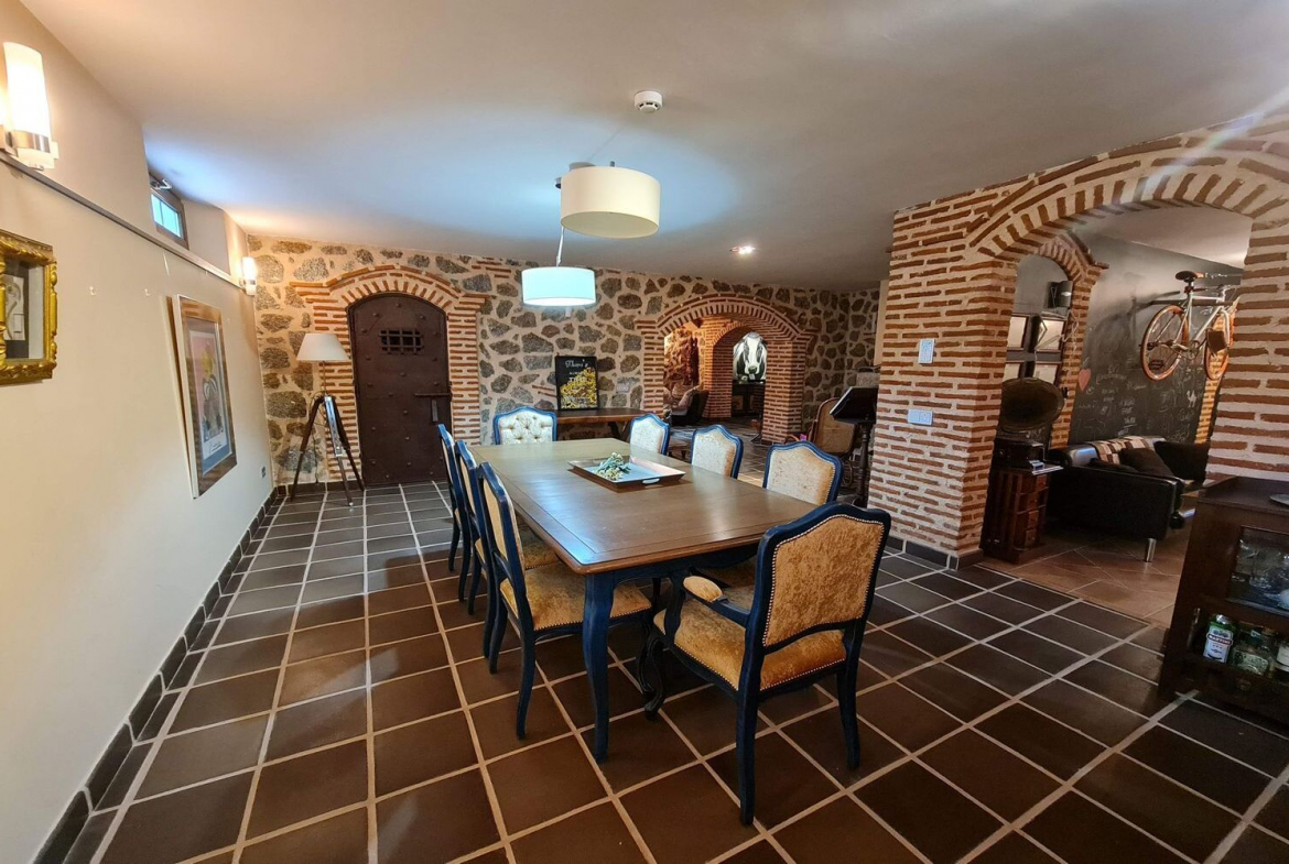 Chalet Independiente Villaviciosa de Odon Comedor