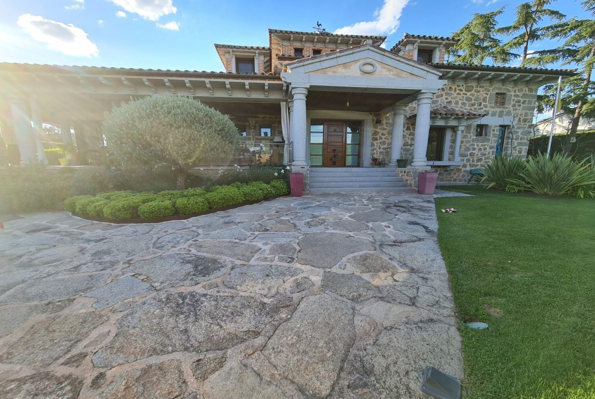 Chalet Independiente Villaviciosa de Odon Entrada