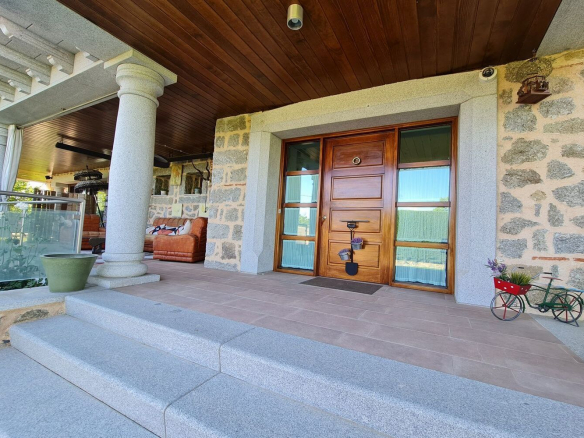 Chalet Independiente Villaviciosa de Odon Entrada