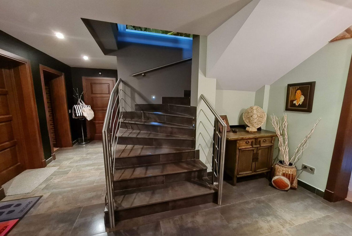 Chalet Independiente Villaviciosa de Odon Escaleras