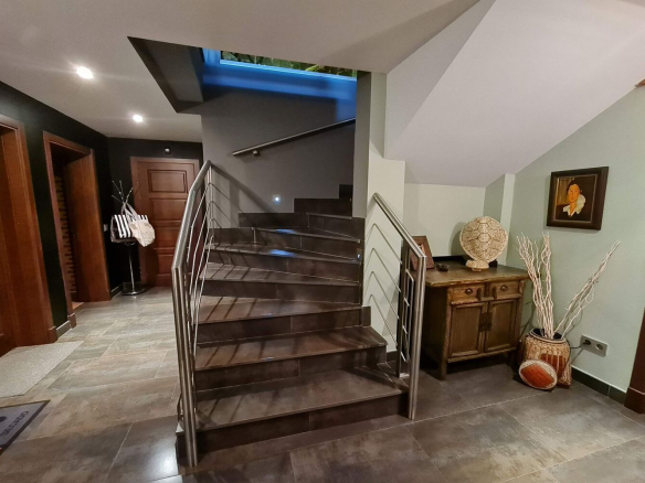 Chalet Independiente Villaviciosa de Odon Escaleras