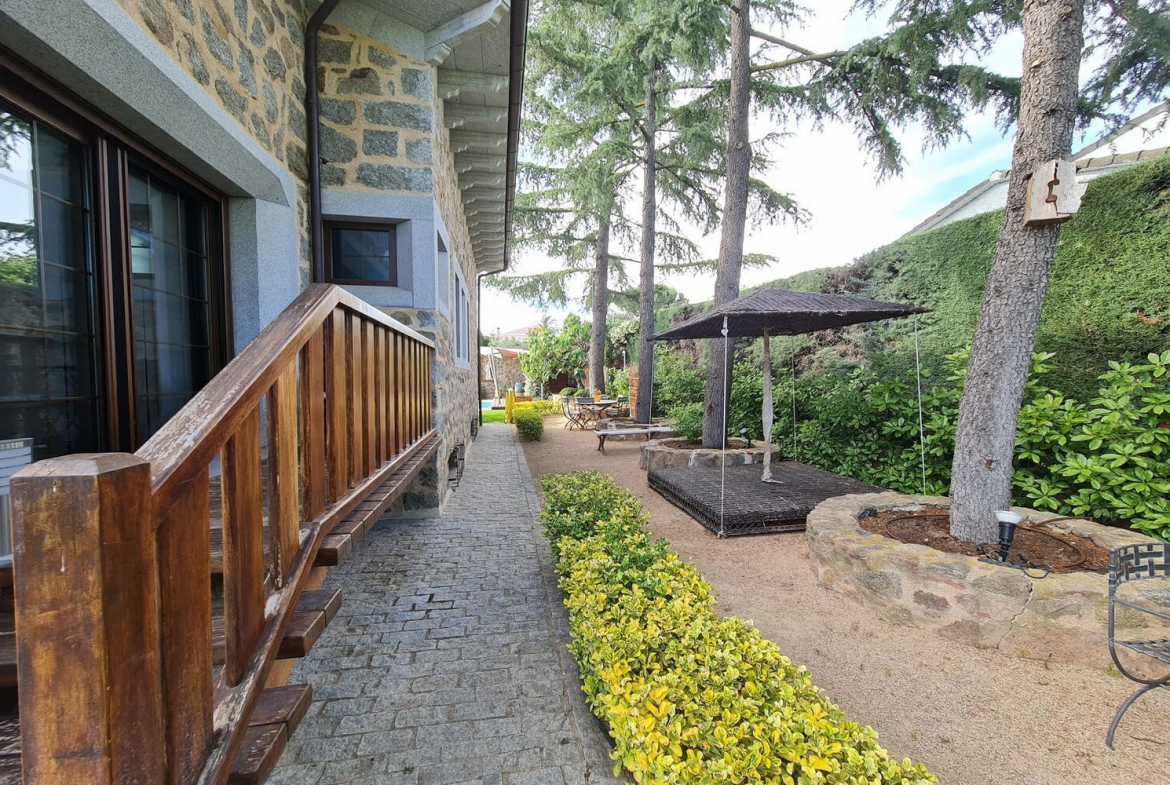 Chalet Independiente Villaviciosa de Odon Exterior