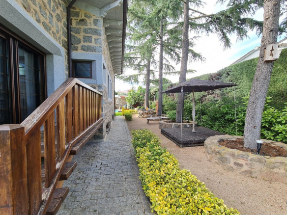 Chalet Independiente Villaviciosa de Odon Exterior