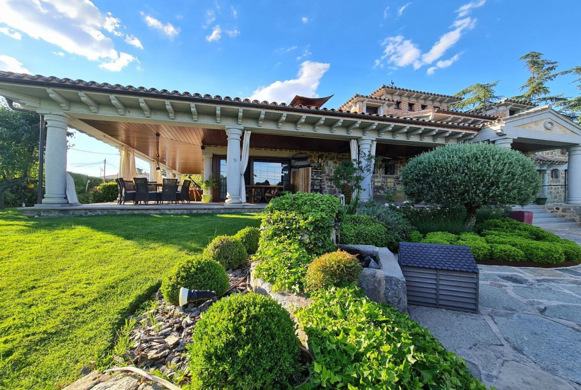 Chalet Independiente Villaviciosa de Odon Exterior