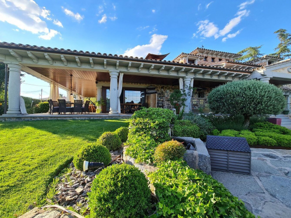 Chalet Independiente Villaviciosa de Odon Exterior