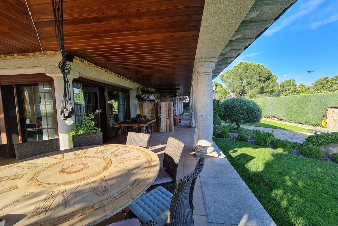 Chalet Independiente Villaviciosa de Odon Exterior