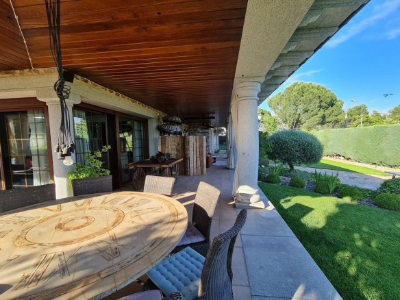 Chalet Independiente Villaviciosa de Odon Exterior