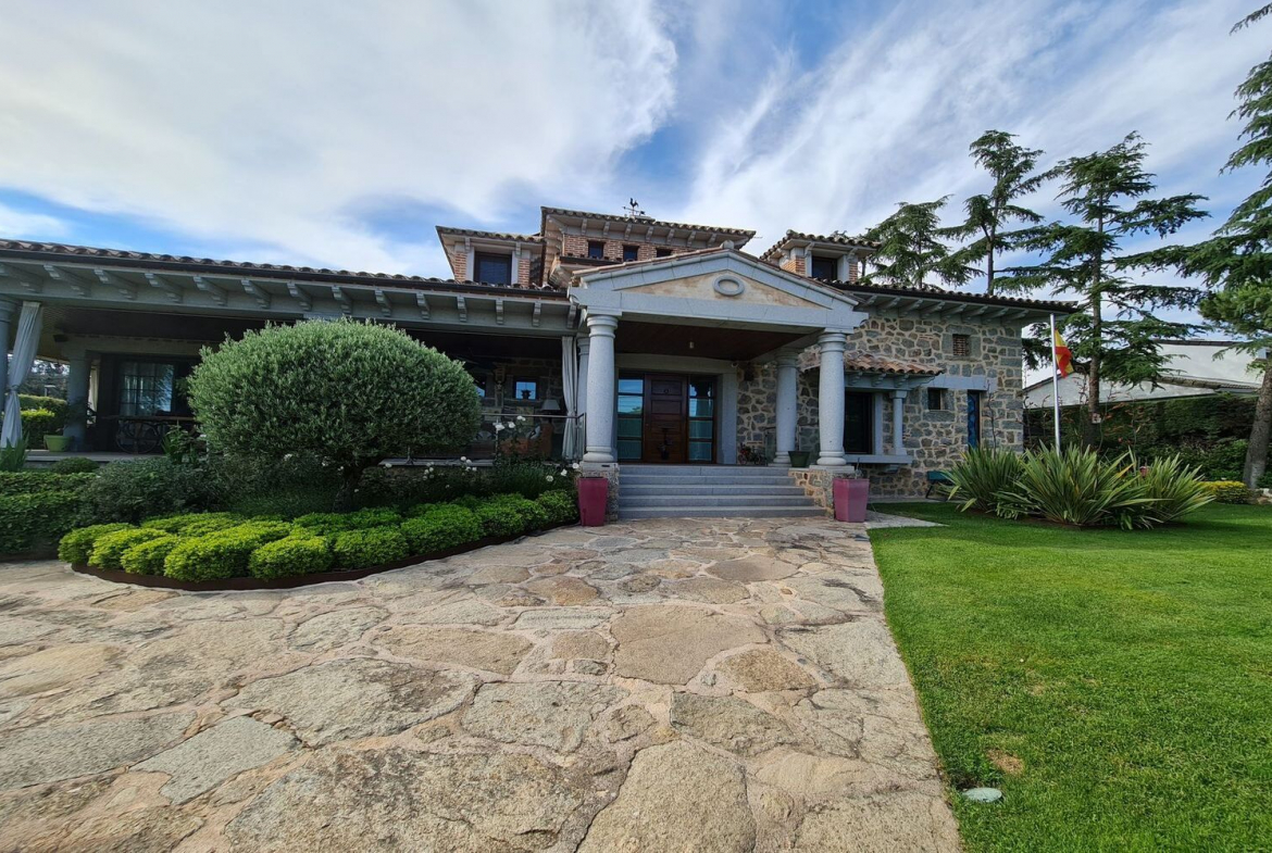 Chalet Independiente Villaviciosa de Odon Fachada