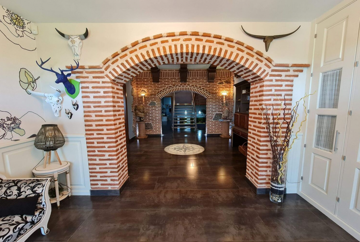 Chalet Independiente Villaviciosa de Odon Hall