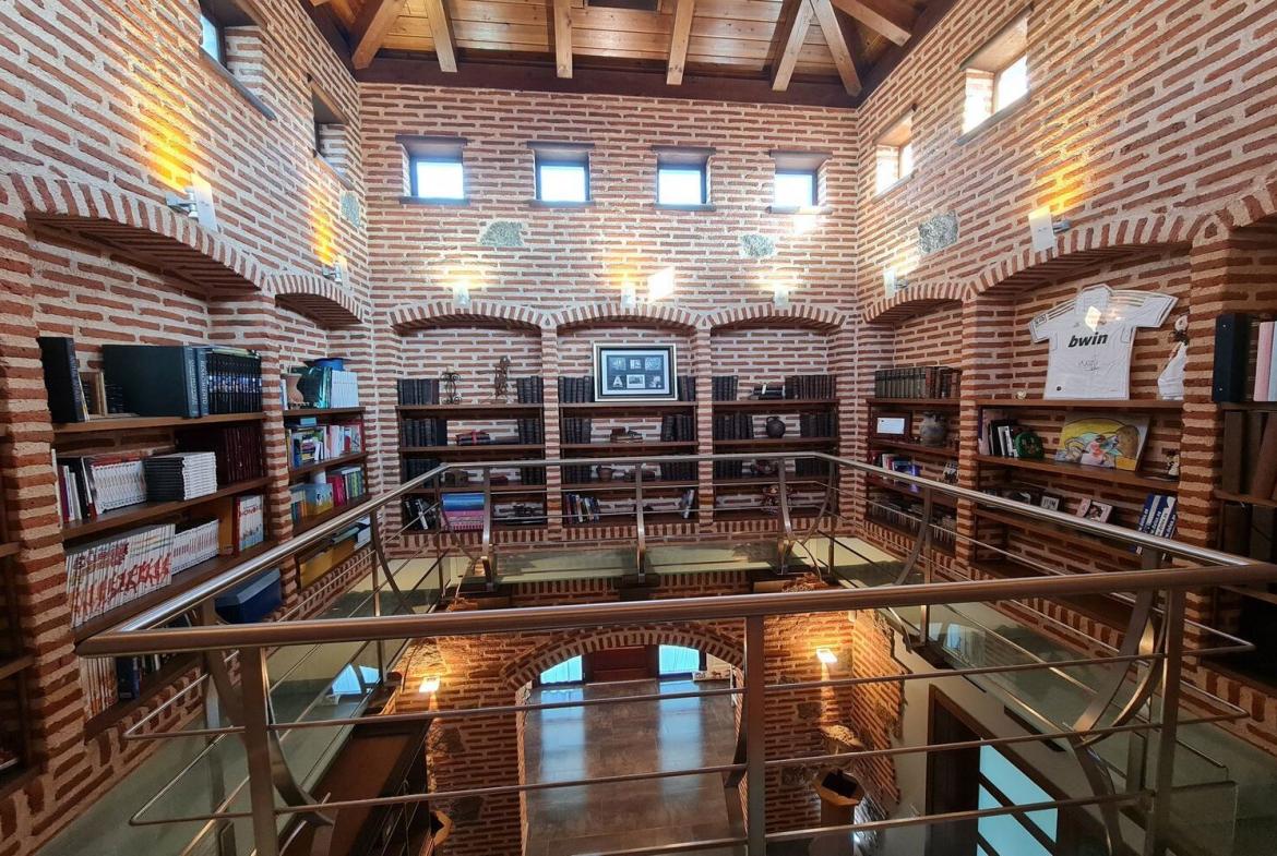 Chalet Independiente Villaviciosa de Odon Pasillo