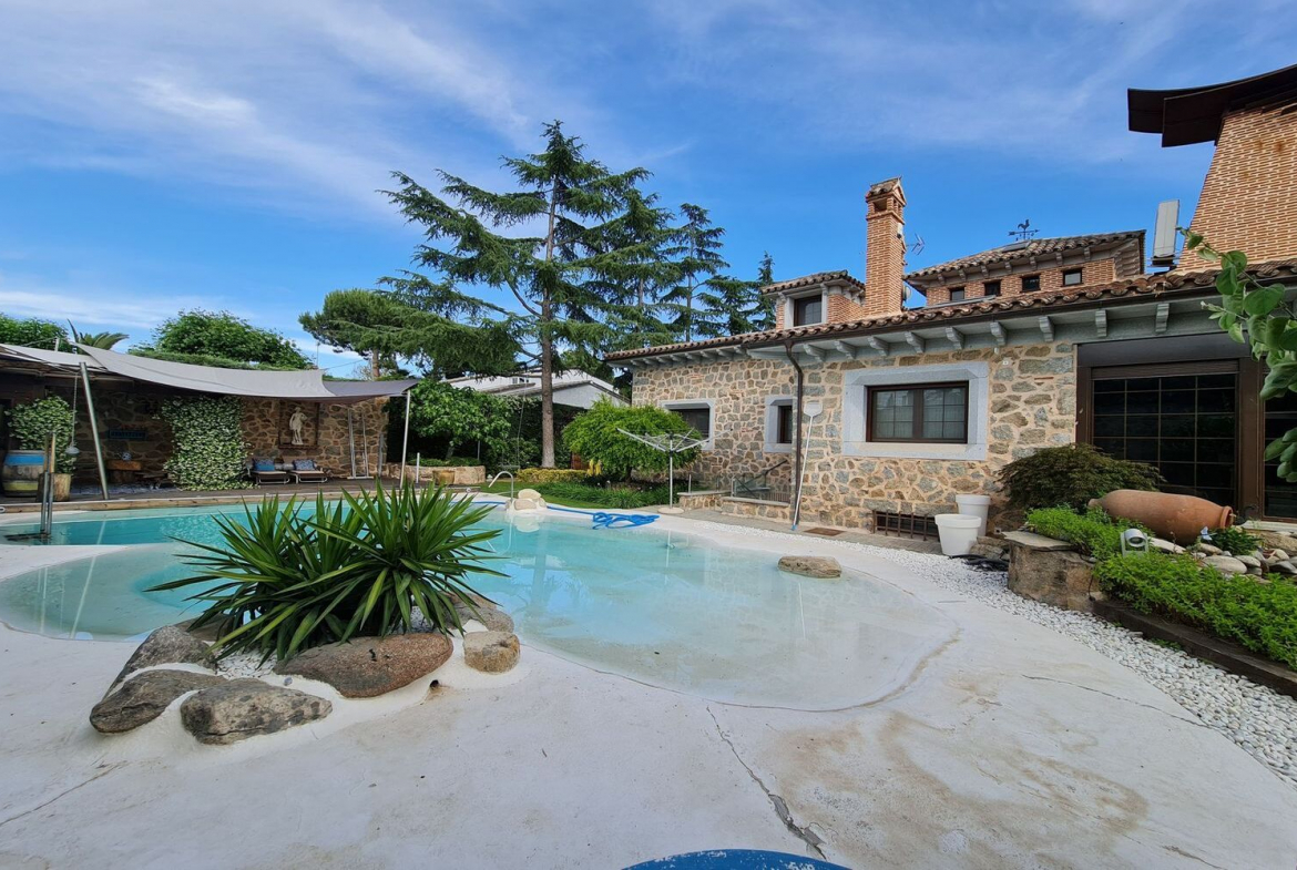 Chalet Independiente Villaviciosa de Odon Piscina