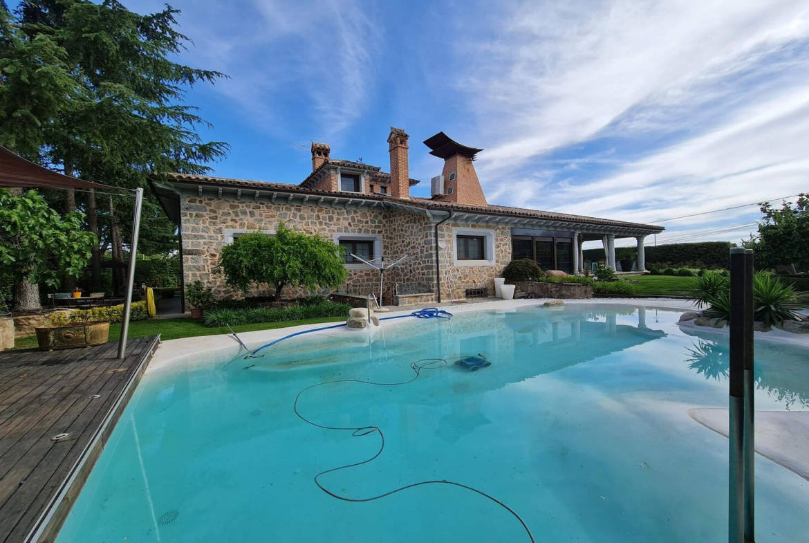 Chalet Independiente Villaviciosa de Odon Piscina