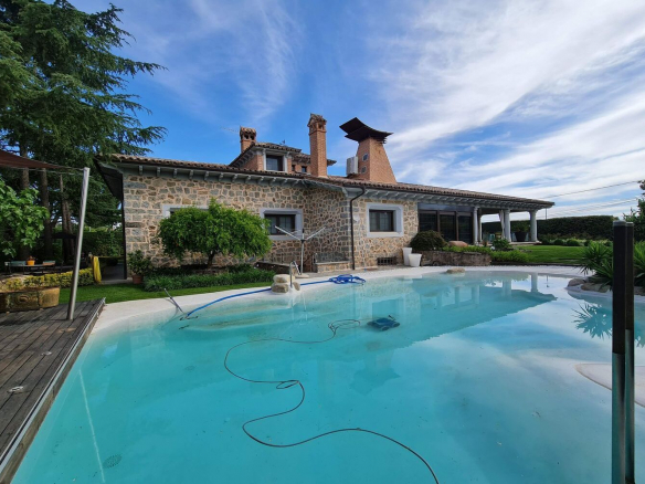 Chalet Independiente Villaviciosa de Odon Piscina