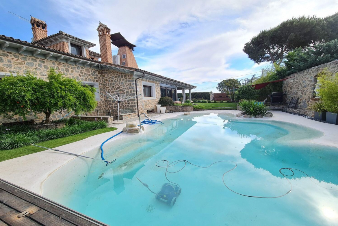 Chalet Independiente Villaviciosa de Odon Piscina