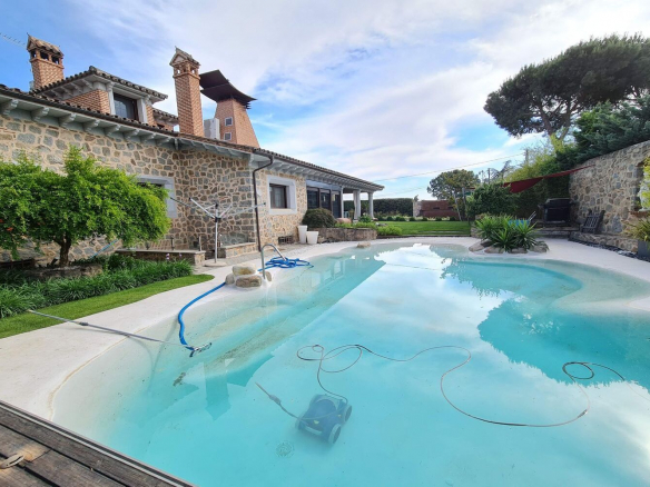 Chalet Independiente Villaviciosa de Odon Piscina