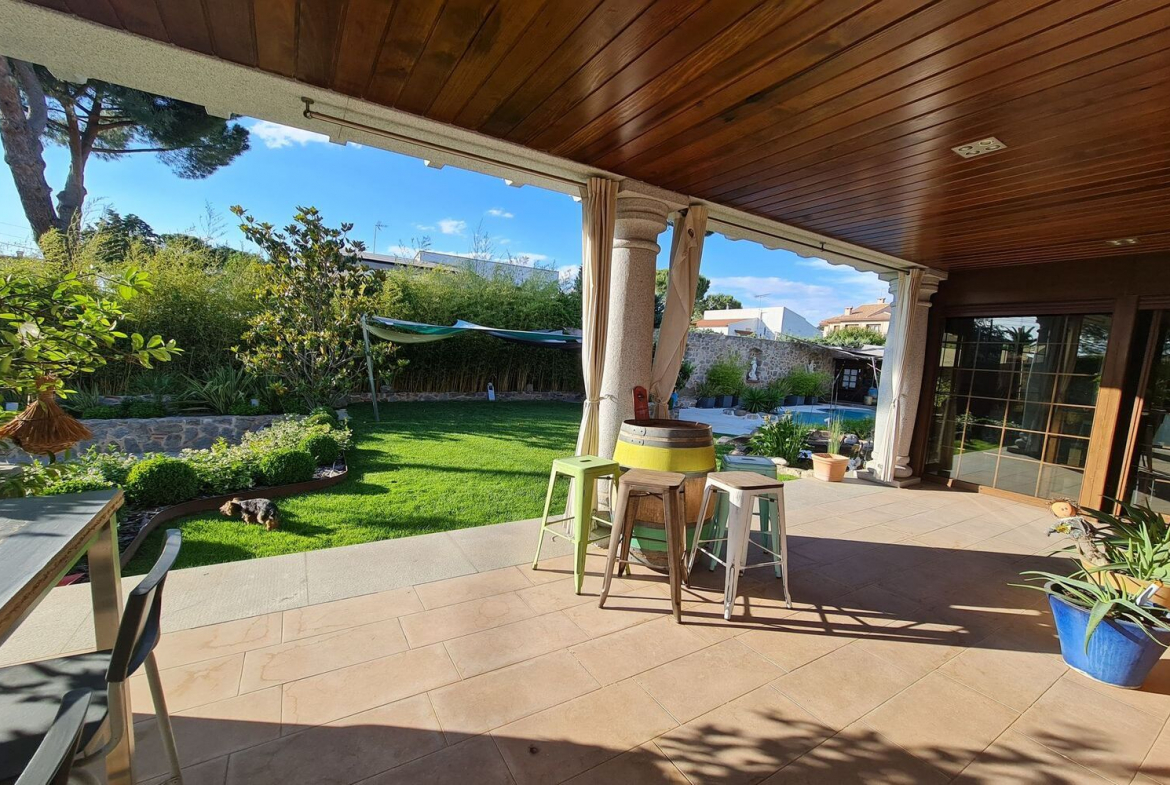 Chalet Independiente Villaviciosa de Odon Porche