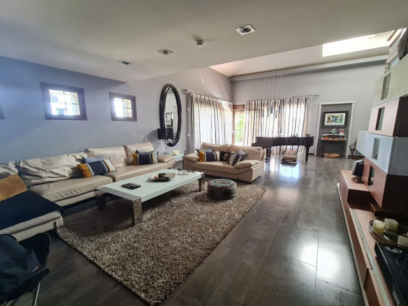 Chalet Independiente Villaviciosa de Odon Salon