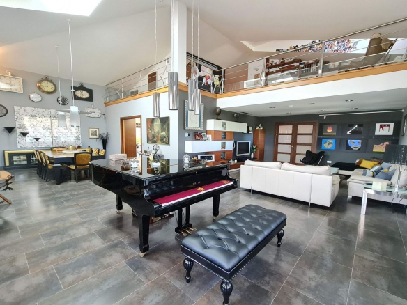 Chalet Independiente Villaviciosa de Odon Salon