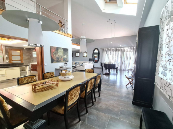 Chalet Independiente Villaviciosa de Odon Salon Comedor