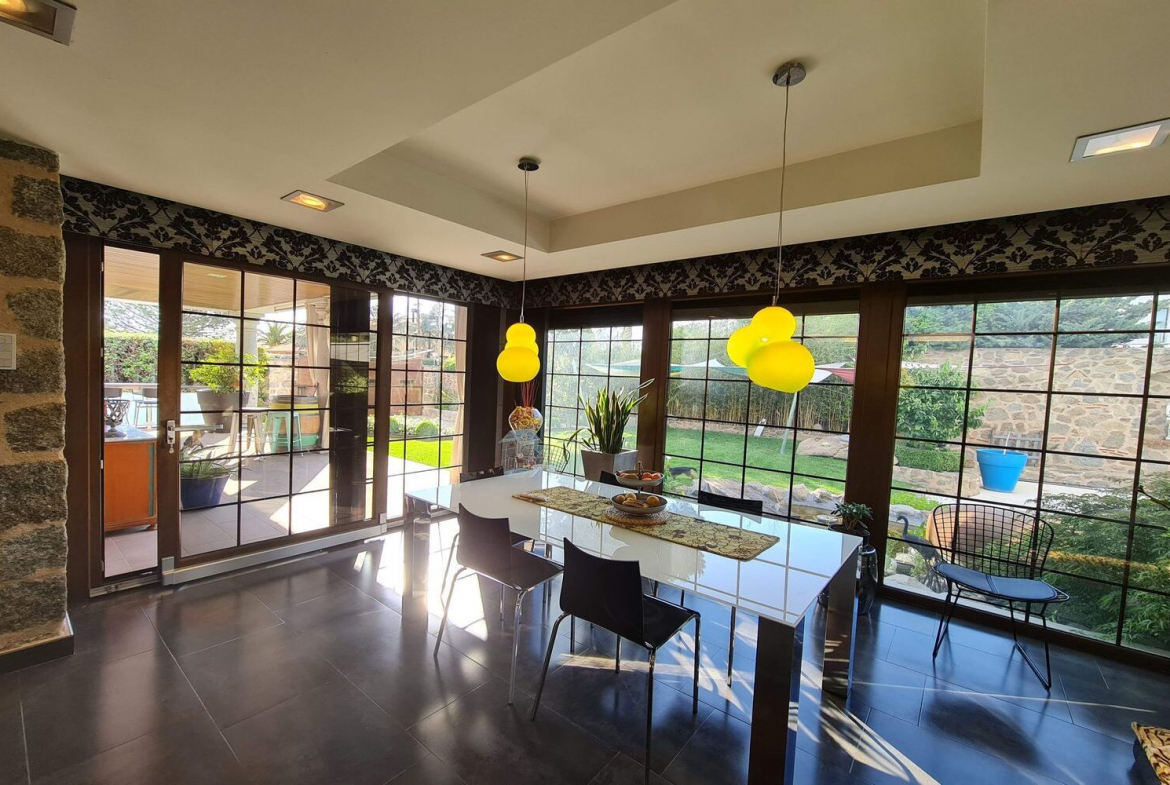 Chalet Independiente Villaviciosa de Odon Salon Comedor