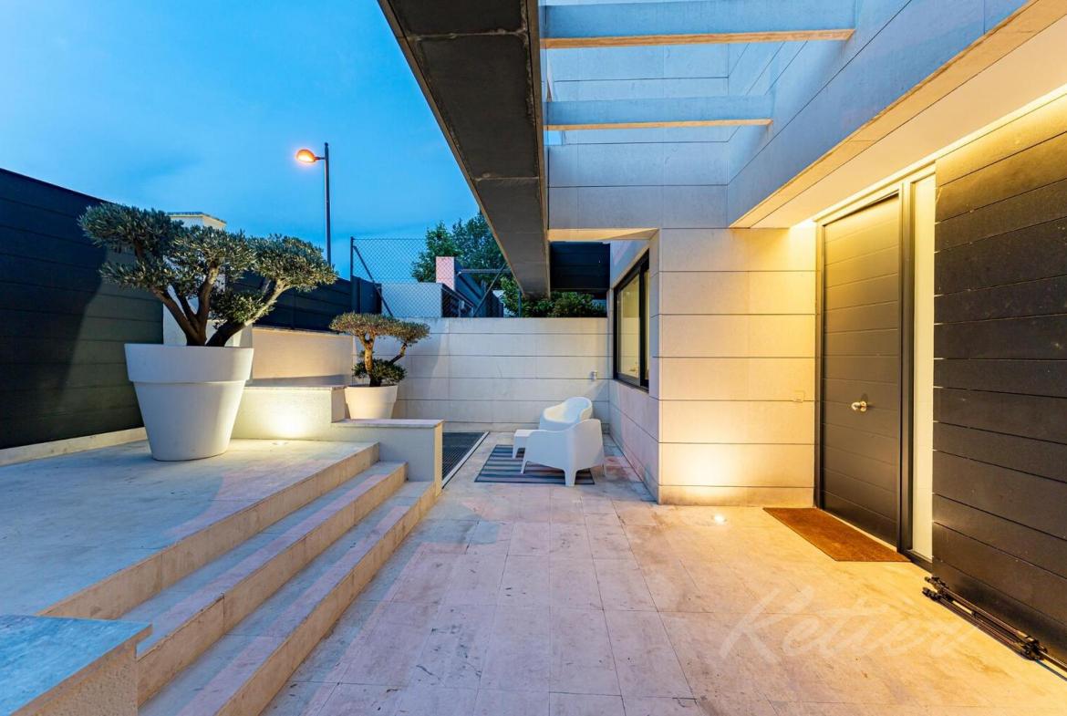 Chalet Independiente en Boadilla del Monte Entrada