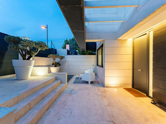Chalet Independiente en Boadilla del Monte Entrada