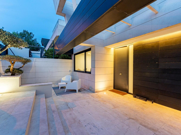 Chalet Independiente en Boadilla del Monte Entrada