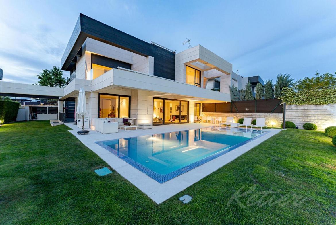 Chalet Independiente en Boadilla del Monte Piscina