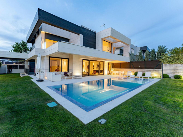 Chalet Independiente en Boadilla del Monte Piscina