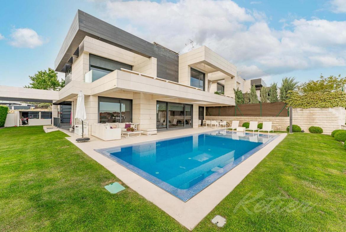 Chalet Independiente en Boadilla del Monte Piscina