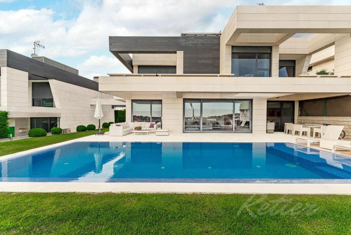 Chalet Independiente en Boadilla del Monte Piscina