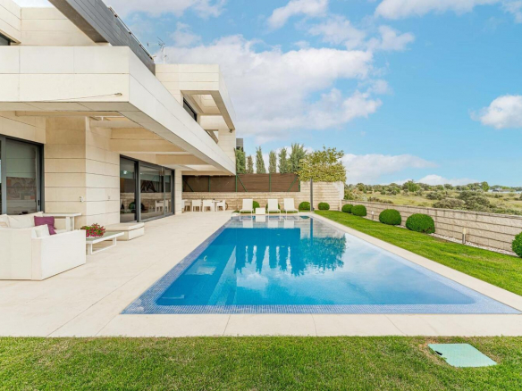 Chalet Independiente en Boadilla del Monte Piscina