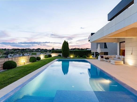 Chalet Independiente en Boadilla del Monte Piscina