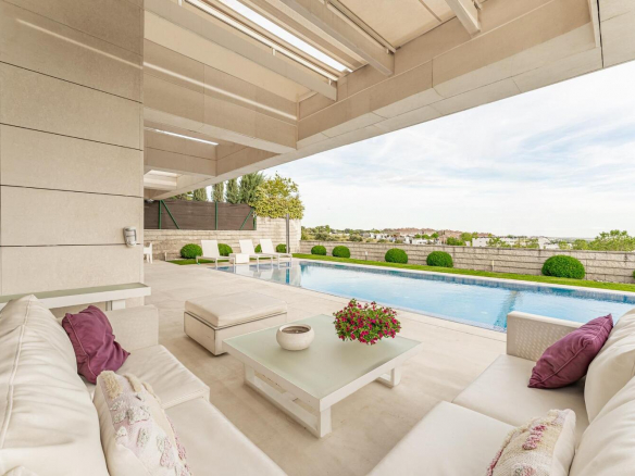 Chalet Independiente en Boadilla del Monte Porche