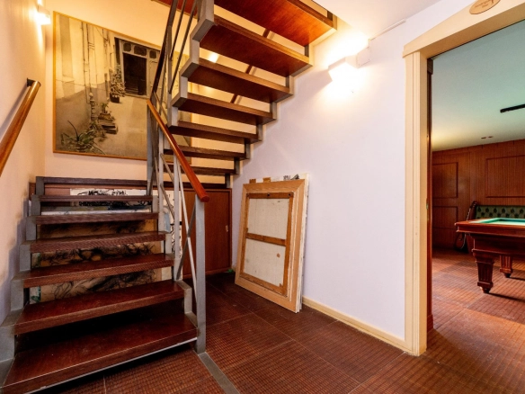 Chalet Independiente en Carretera del Plantio Escaleras