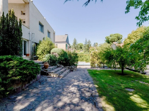 Chalet Independiente en Carretera del Plantio Jardin