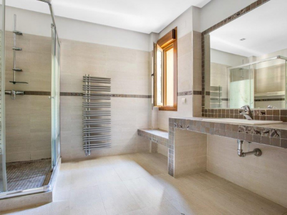 Chalet Independiente en Pozuelo de Alarcon Bano
