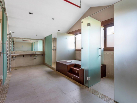 Chalet Independiente en Pozuelo de Alarcon Bano