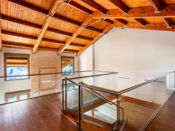 Chalet Independiente en Pozuelo de Alarcon Buhardilla