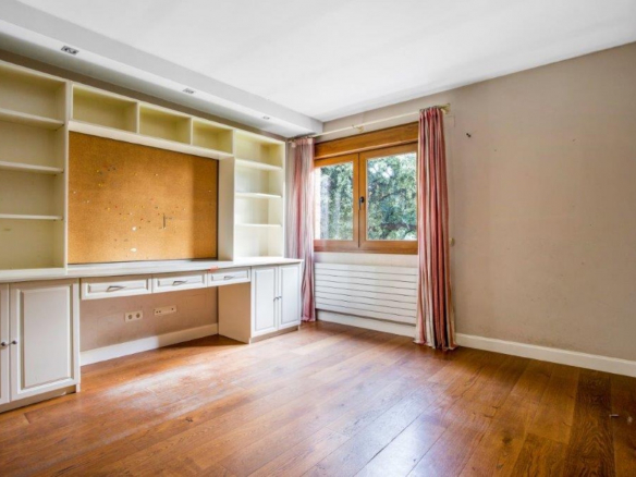 Chalet Independiente en Pozuelo de Alarcon Habitacion